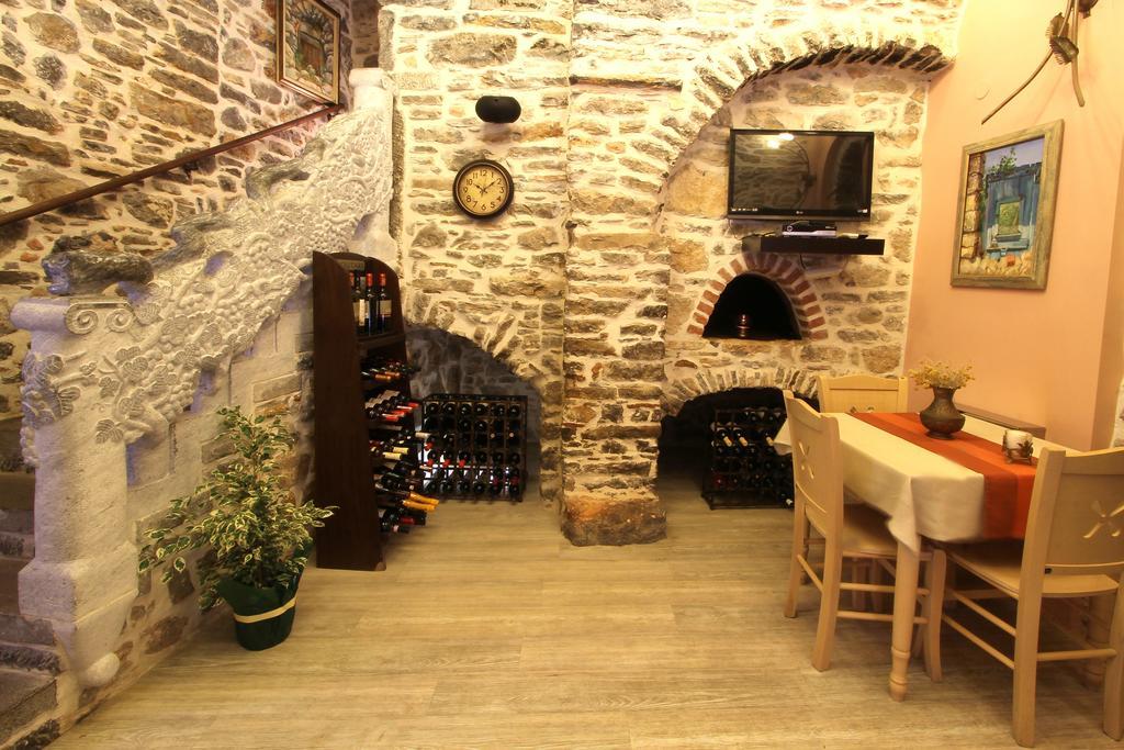 Medieval Castle Mesta Bagian luar foto