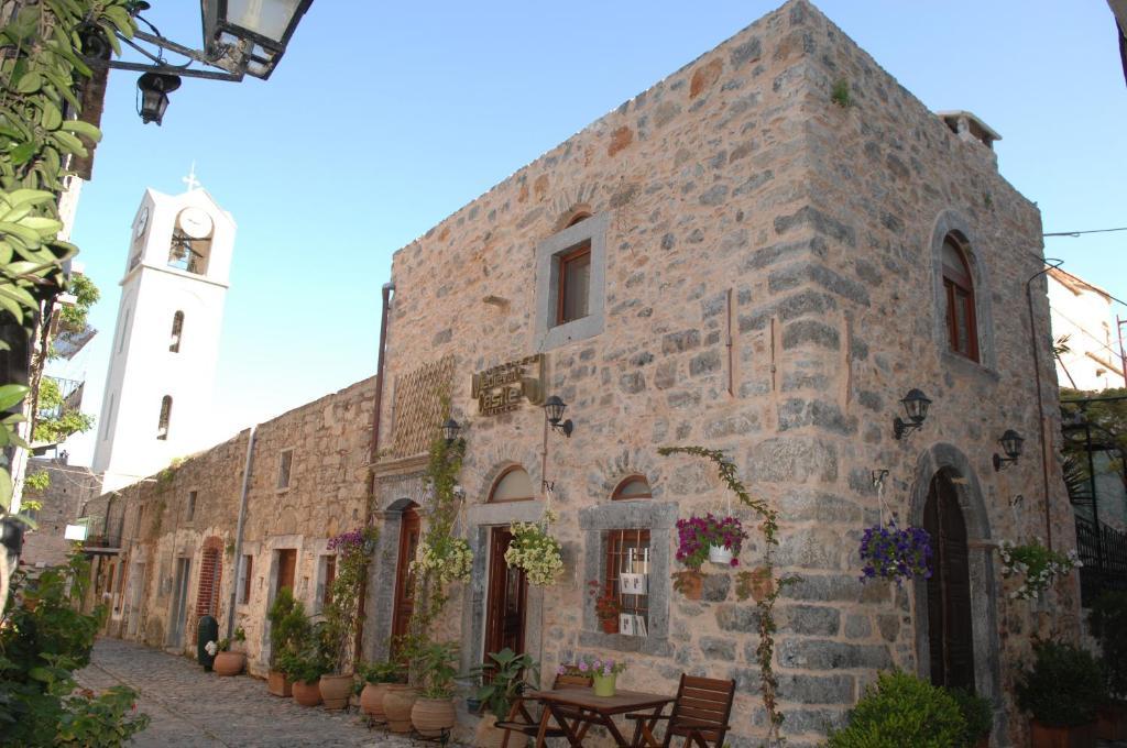 Medieval Castle Mesta Bagian luar foto
